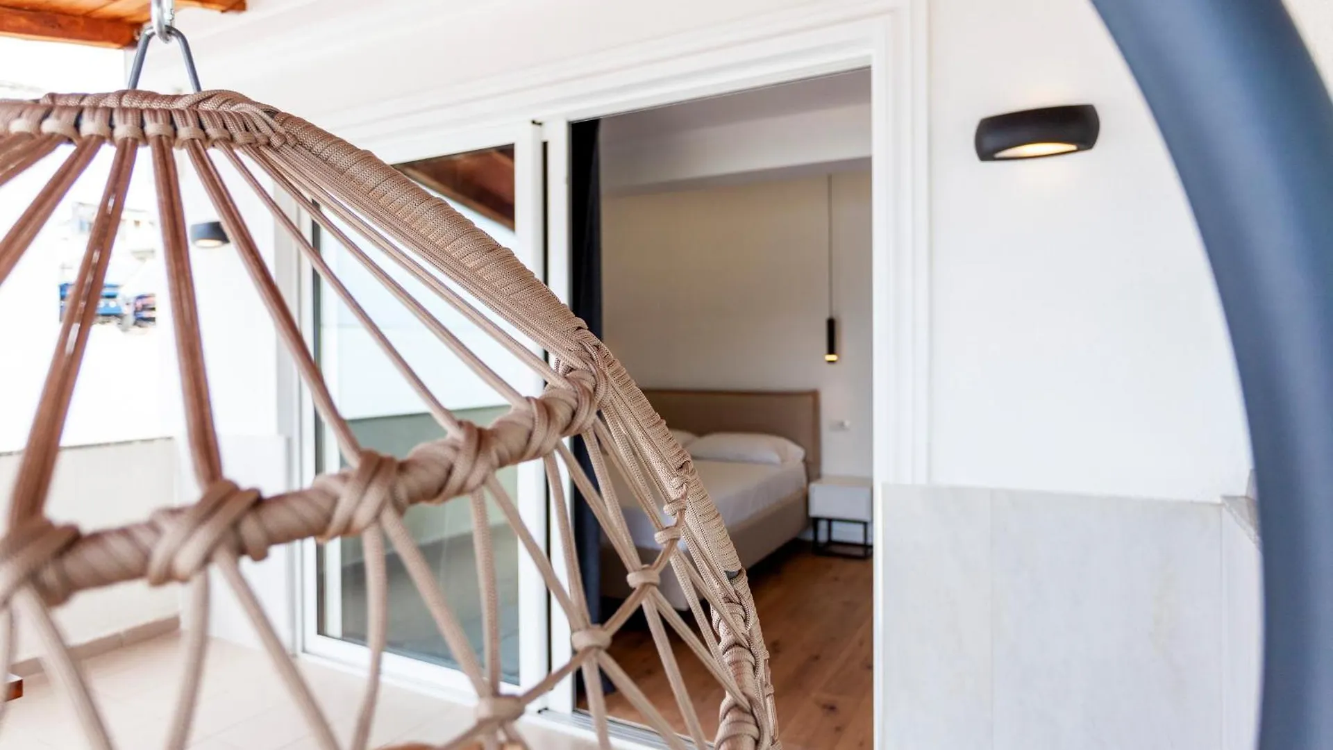 Ionio Rooms Himare Hotel